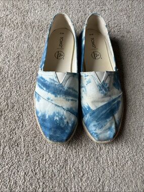 Toms Blue and White Tie-Dye Canvas Slip-Ons